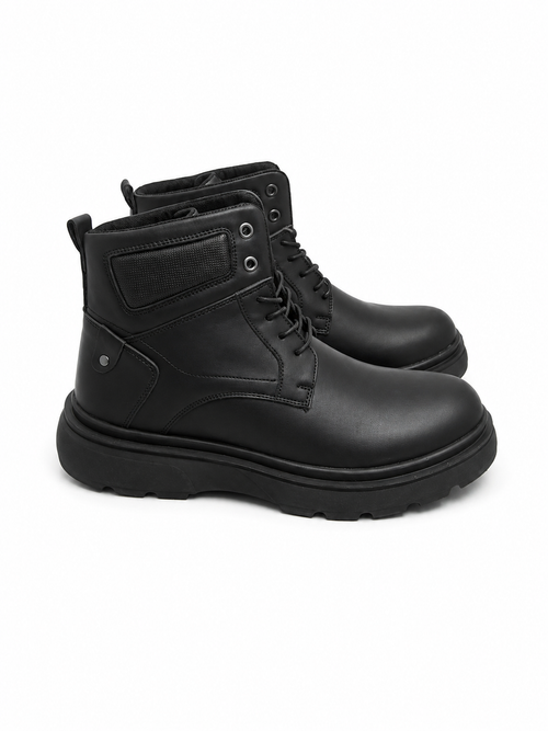 Leather boot in Black