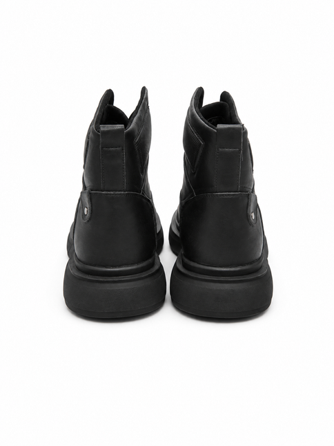 Leather boot in Black