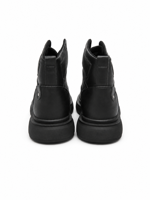 Leather boot in Black