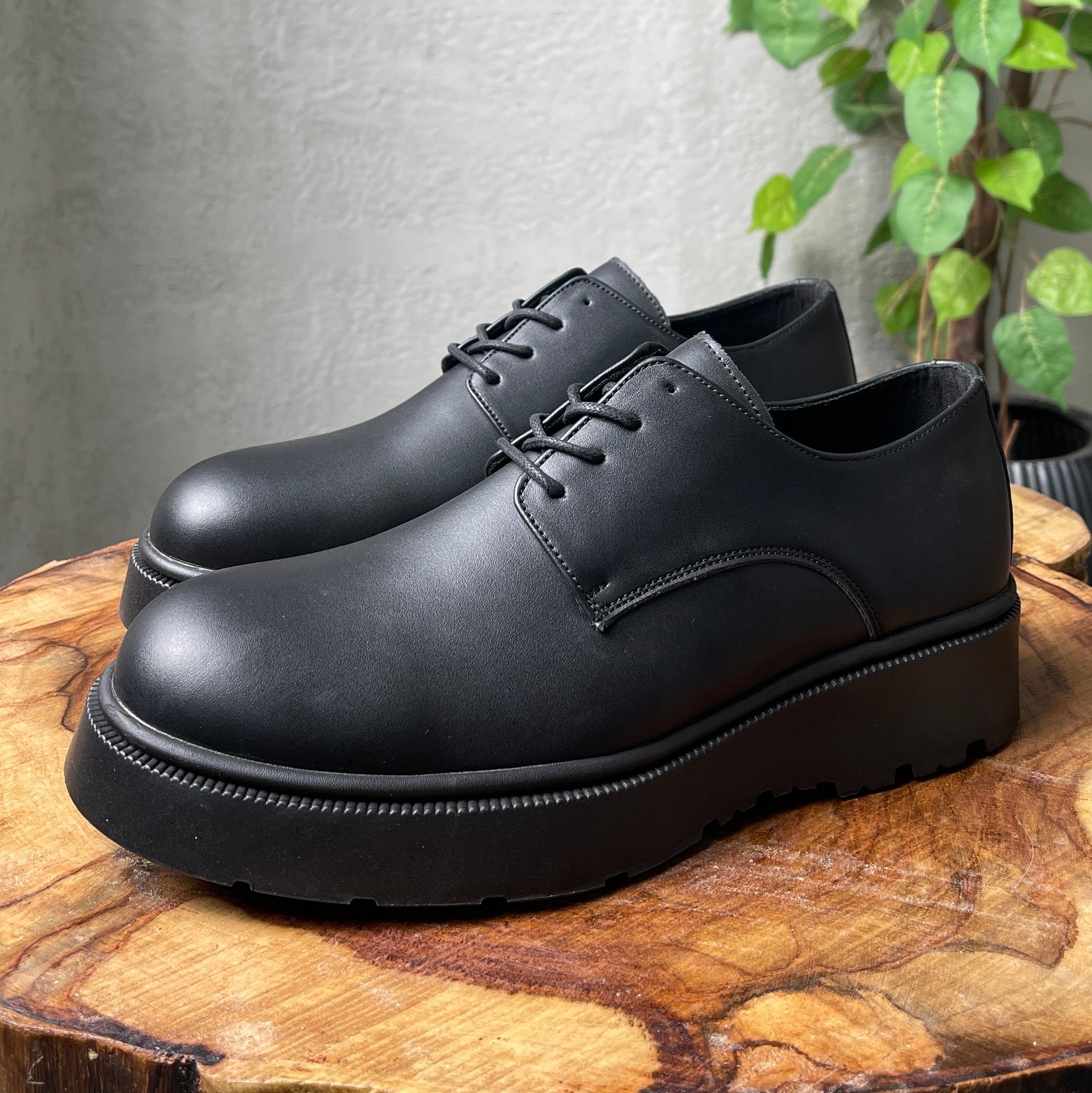 Chunky Sole Leather Derby Shoes – Black
