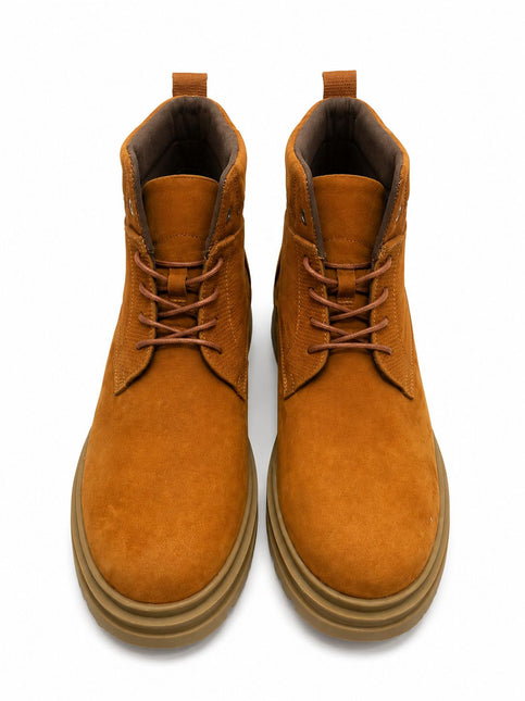 Leather boot in brown